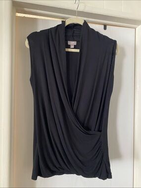 🌺3/$18 Sale J. Jill Black Sleeveless Draped V-Neck Top